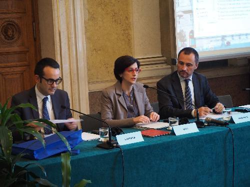 Figura 1: Stefano Laporta (Direttore ISPRA), Sara Vito (Assessore regionale Ambiente ed Energia) e Luca Marchesi (Direttore generale ARPA FVG) al convegno 